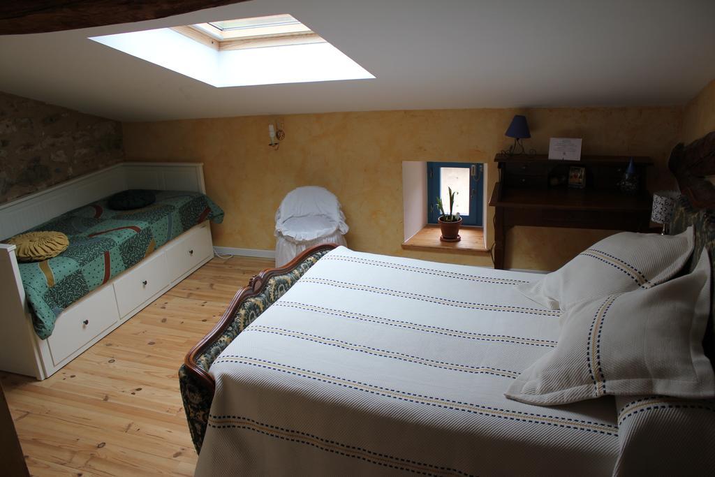 L'Oustal De L'Annetta Chambres Et Tables D'Hotes Comus Camera foto