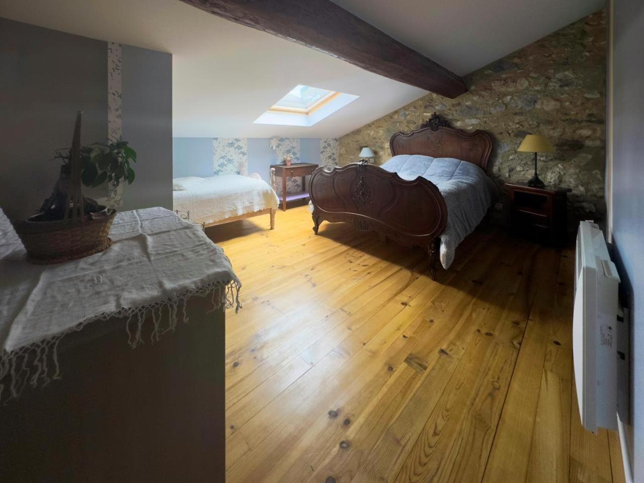 L'Oustal De L'Annetta Chambres Et Tables D'Hotes Comus Esterno foto