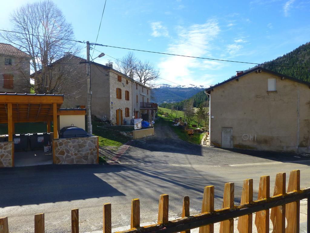 L'Oustal De L'Annetta Chambres Et Tables D'Hotes Comus Esterno foto
