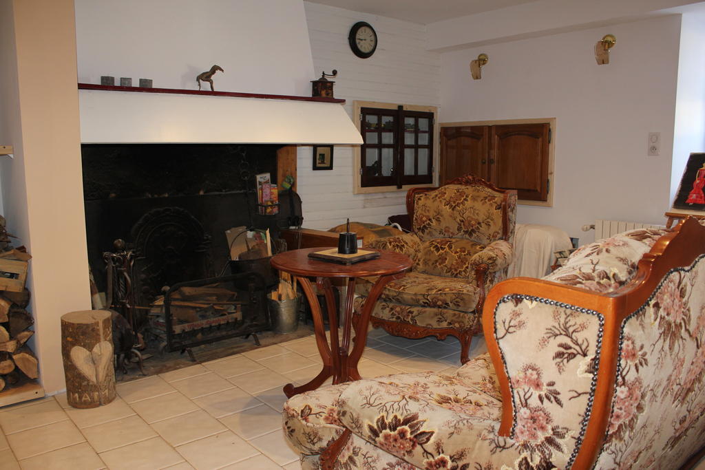 L'Oustal De L'Annetta Chambres Et Tables D'Hotes Comus Esterno foto