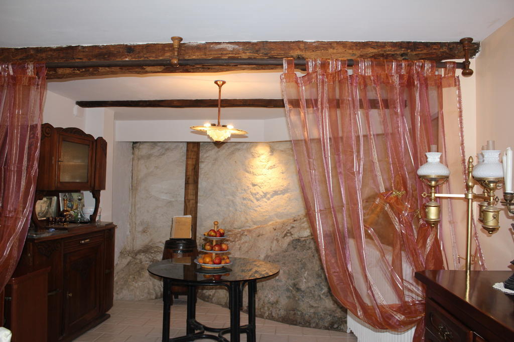 L'Oustal De L'Annetta Chambres Et Tables D'Hotes Comus Esterno foto